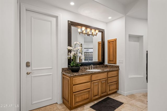 8060 N MUMMY MOUNTAIN Road, Paradise Valley, AZ 85253