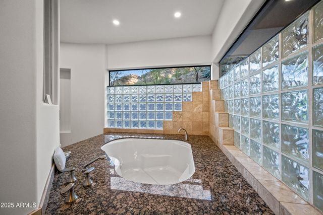 8060 N MUMMY MOUNTAIN Road, Paradise Valley, AZ 85253