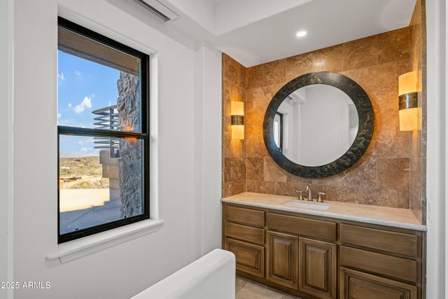 8060 N MUMMY MOUNTAIN Road, Paradise Valley, AZ 85253