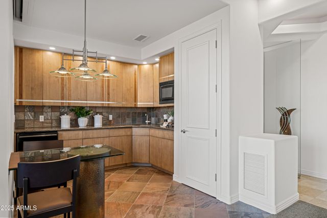 8060 N MUMMY MOUNTAIN Road, Paradise Valley, AZ 85253