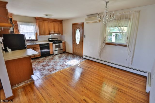 31 Dewey Avenue, Clifton City, NJ 07013