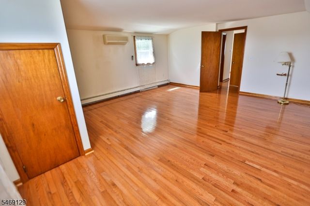 31 Dewey Avenue, Clifton City, NJ 07013