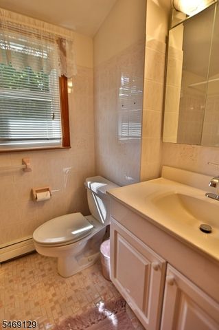 31 Dewey Avenue, Clifton City, NJ 07013