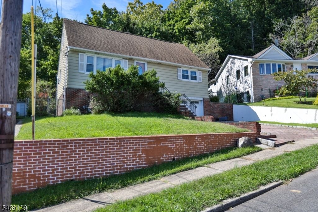 31 Dewey Avenue, Clifton City, NJ 07013
