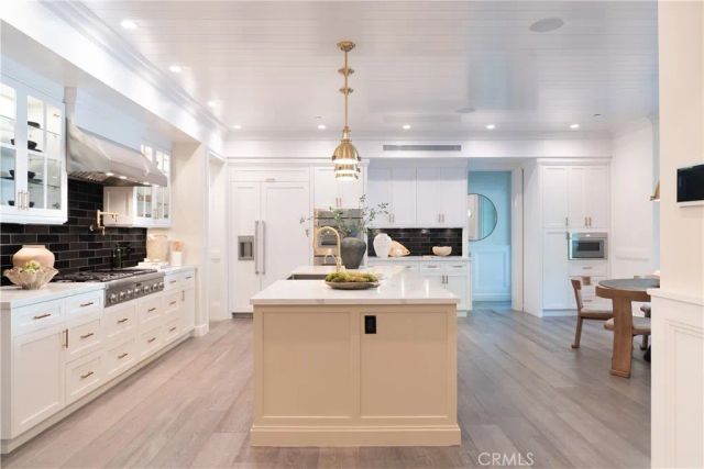 2520 La Condesa Drive, Los Angeles, CA 90049