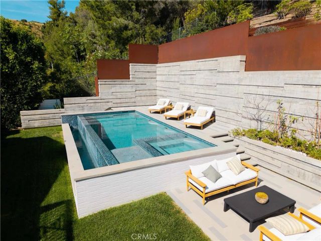 2520 La Condesa Drive, Los Angeles, CA 90049