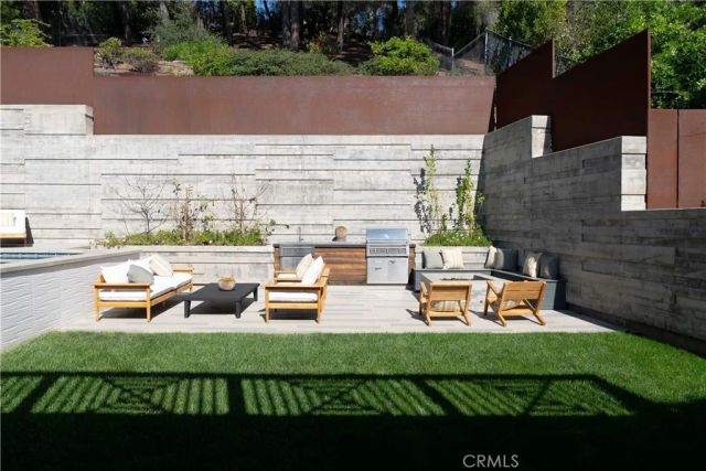 2520 La Condesa Drive, Los Angeles, CA 90049