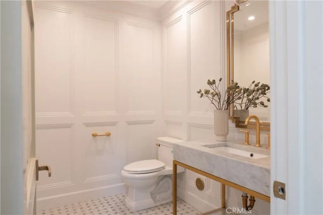 2520 La Condesa Drive, Los Angeles, CA 90049