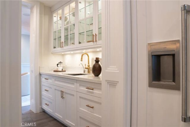 2520 La Condesa Drive, Los Angeles, CA 90049