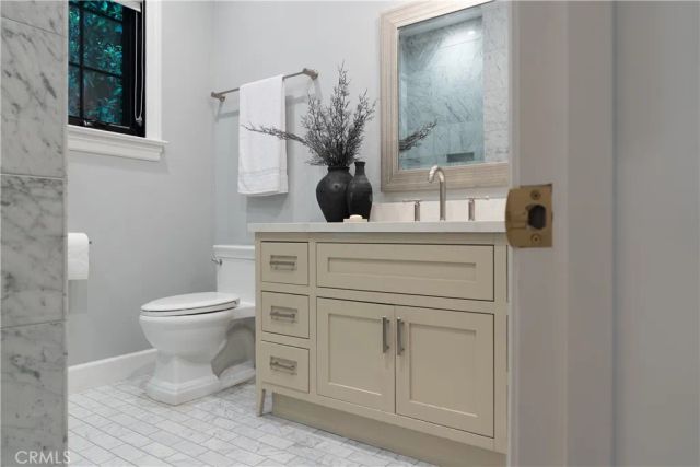 2520 La Condesa Drive, Los Angeles, CA 90049