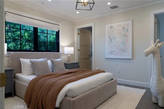 2520 La Condesa Drive, Los Angeles, CA 90049