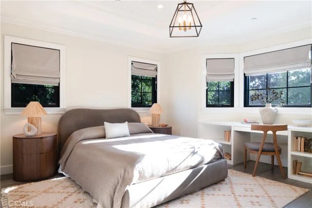 2520 La Condesa Drive, Los Angeles, CA 90049