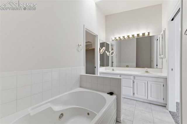 215 Luxury Lane, Colorado Springs, CO 80921