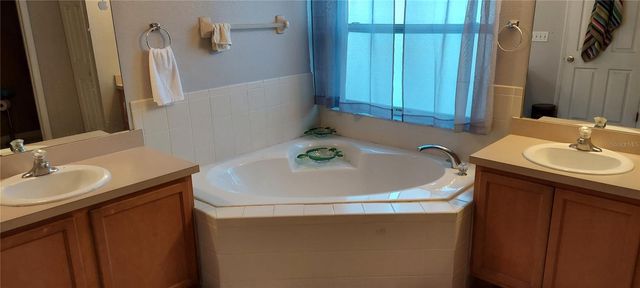 1124 BLUEGRASS DRIVE, Groveland, FL 34736