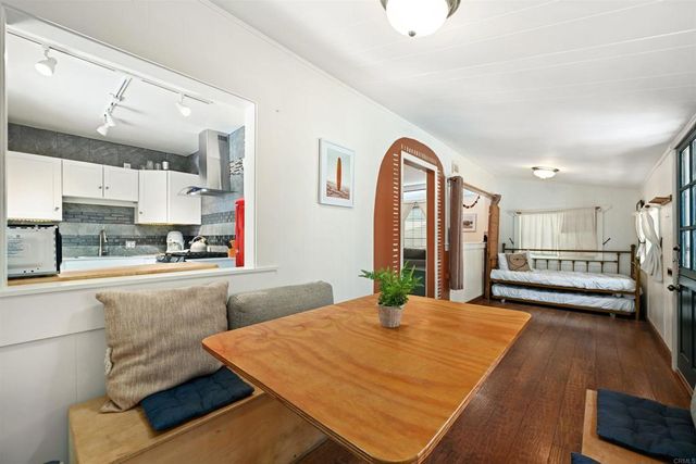 748 N Coast Highway 101, Encinitas, CA 92024