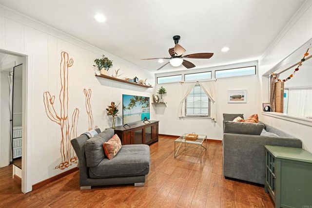 748 N Coast Highway 101, Encinitas, CA 92024