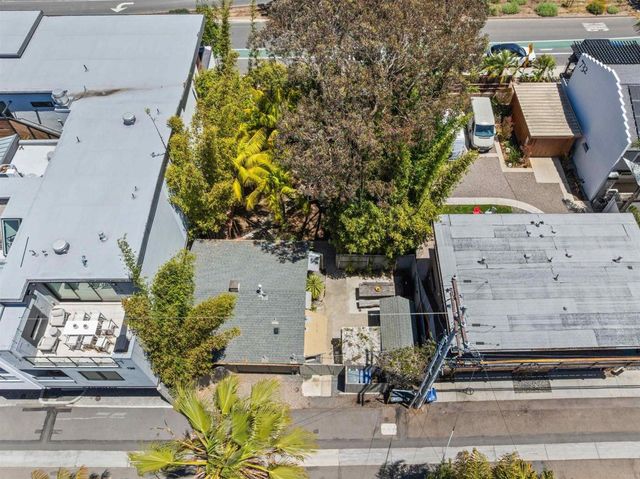 748 N Coast Highway 101, Encinitas, CA 92024