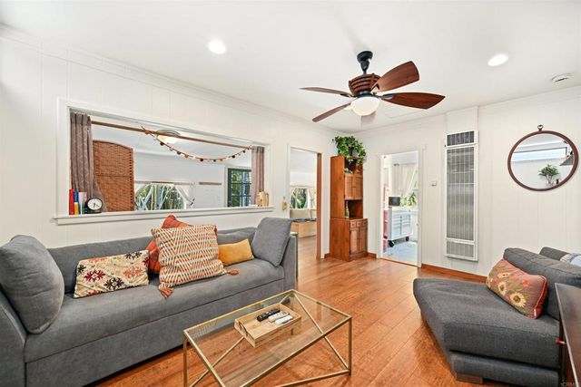 748 N Coast Highway 101, Encinitas, CA 92024