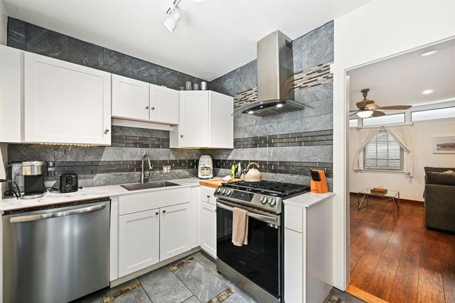 748 N Coast Highway 101, Encinitas, CA 92024