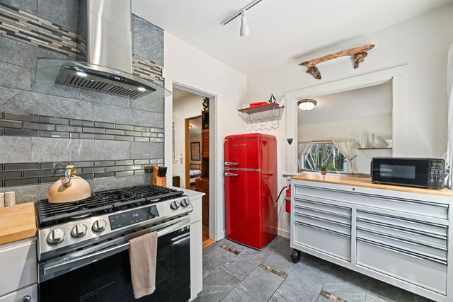 748 N Coast Highway 101, Encinitas, CA 92024