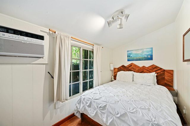 748 N Coast Highway 101, Encinitas, CA 92024
