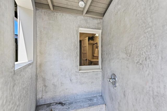 748 N Coast Highway 101, Encinitas, CA 92024
