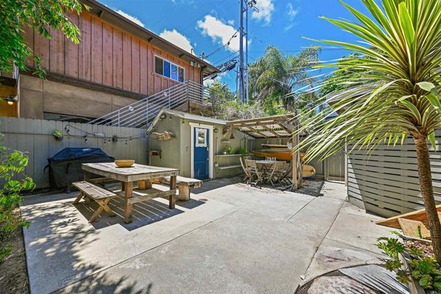 748 N Coast Highway 101, Encinitas, CA 92024