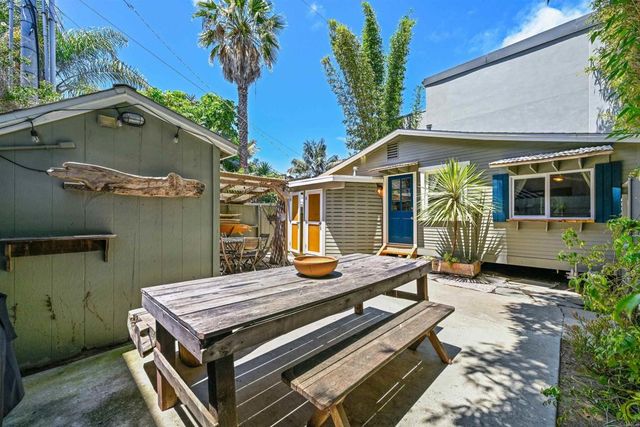 748 N Coast Highway 101, Encinitas, CA 92024
