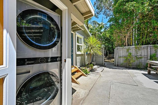748 N Coast Highway 101, Encinitas, CA 92024