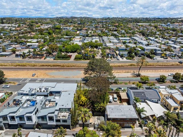 748 N Coast Highway 101, Encinitas, CA 92024