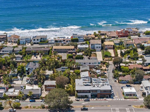 748 N Coast Highway 101, Encinitas, CA 92024