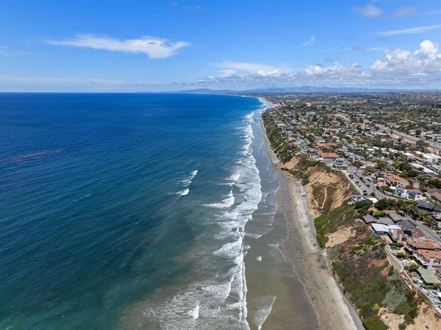 748 N Coast Highway 101, Encinitas, CA 92024