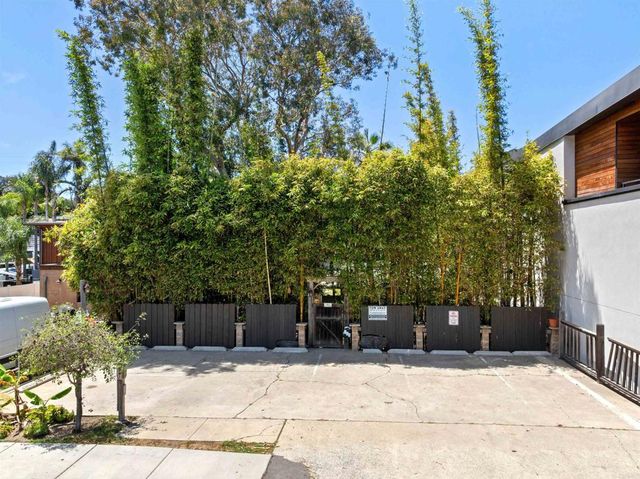 748 N Coast Highway 101, Encinitas, CA 92024