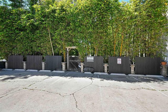 748 N Coast Highway 101, Encinitas, CA 92024