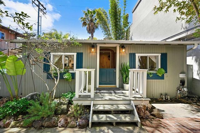 748 N Coast Highway 101, Encinitas, CA 92024