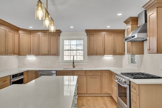 510 Common St, Walpole, MA 02081