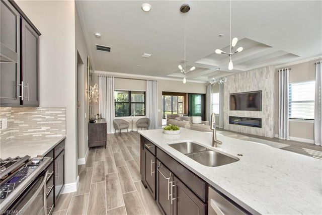 9761 Willet CT, Naples, FL 34120