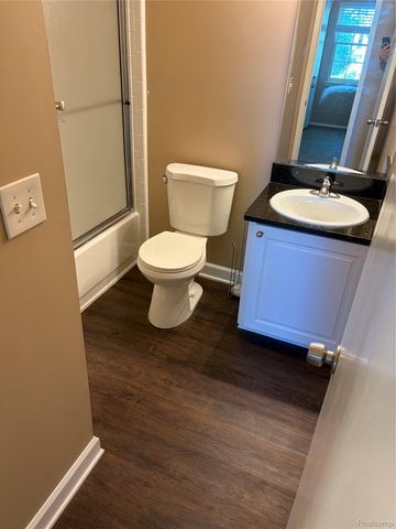23656 N ROCKLEDGE, Novi, MI 48375