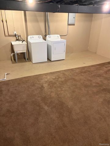 23656 N ROCKLEDGE, Novi, MI 48375