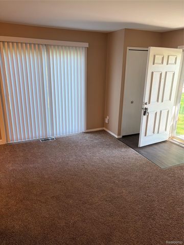 23656 N ROCKLEDGE, Novi, MI 48375