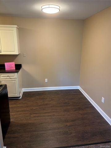 23656 N ROCKLEDGE, Novi, MI 48375