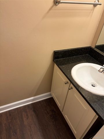 23656 N ROCKLEDGE, Novi, MI 48375