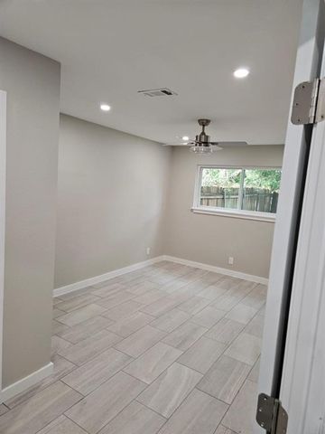 2112 Courtney ST B, Austin, TX 78745