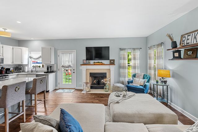2805 PAYTON Crossing, Johnsburg, IL 60051