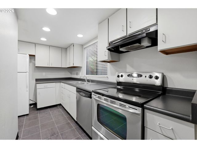 285 CERVANTES, Lake Oswego, OR 97035