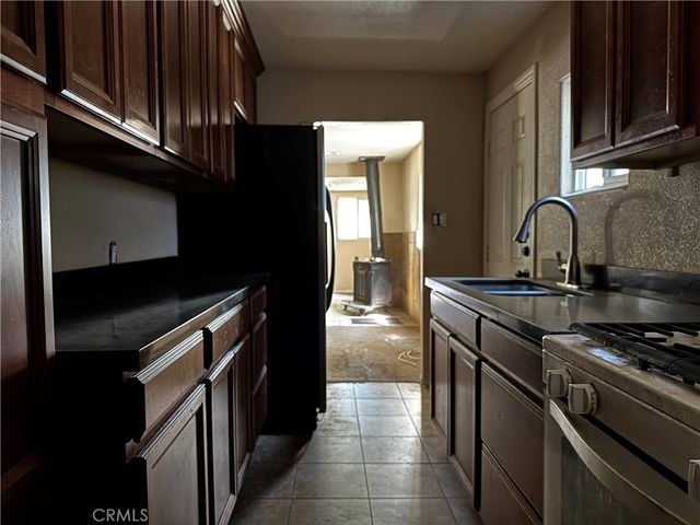 796 N Village, Crestline, CA 92325