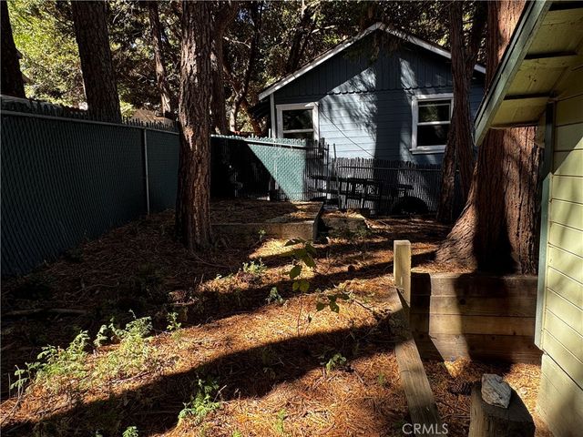796 N Village, Crestline, CA 92325