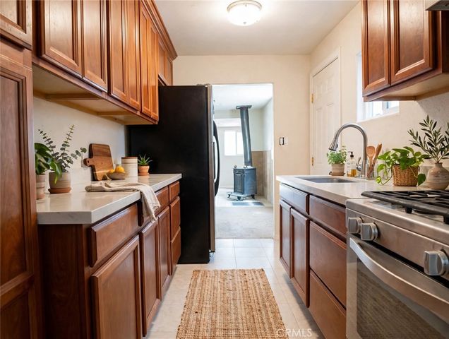 796 N Village, Crestline, CA 92325