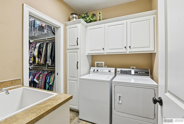 5823 S 238th Street, Elkhorn, NE 68022