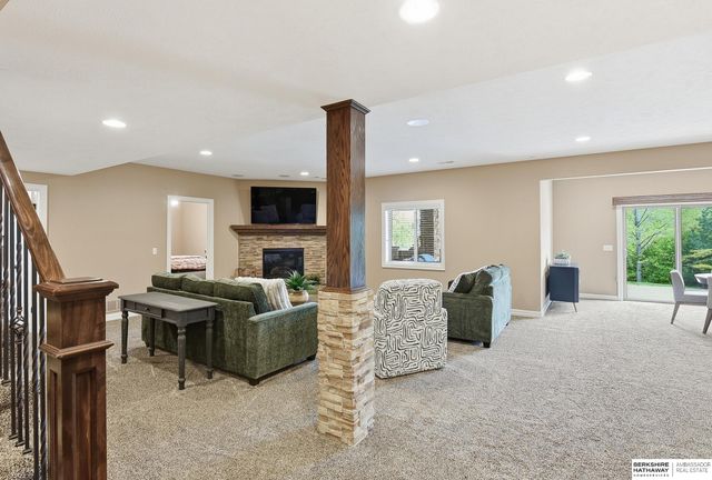 5823 S 238th Street, Elkhorn, NE 68022